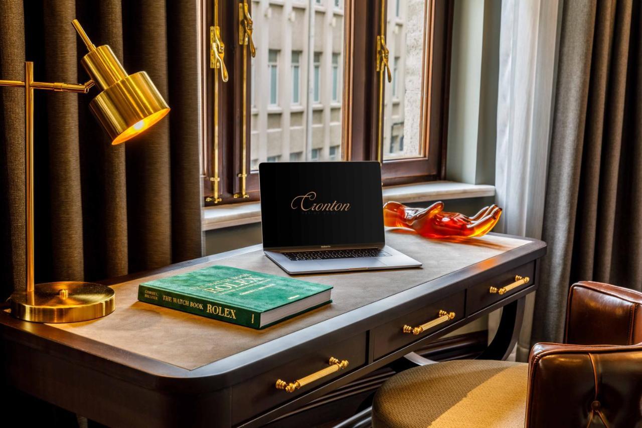 Cronton Design Hotel İstanbul Dış mekan fotoğraf A laptop computer
