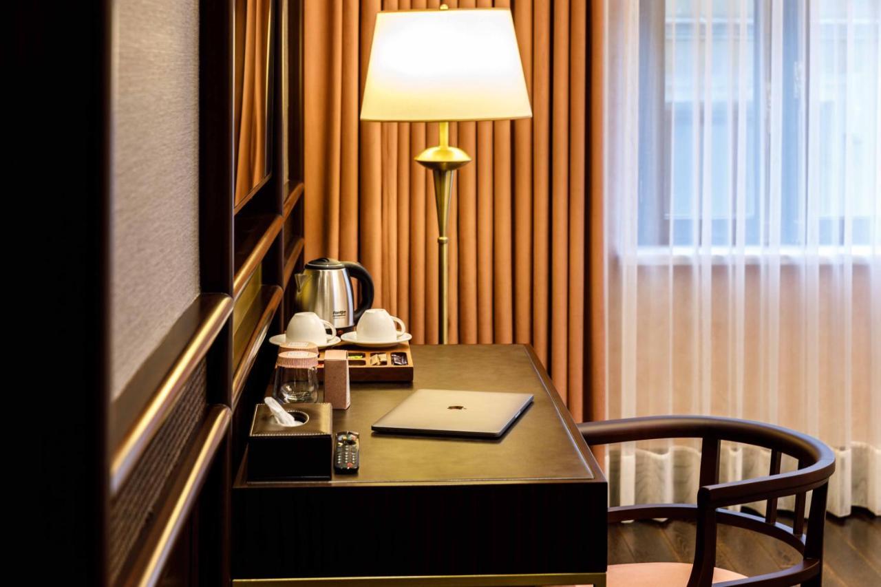Cronton Design Hotel İstanbul Dış mekan fotoğraf A work desk in a hotel room
