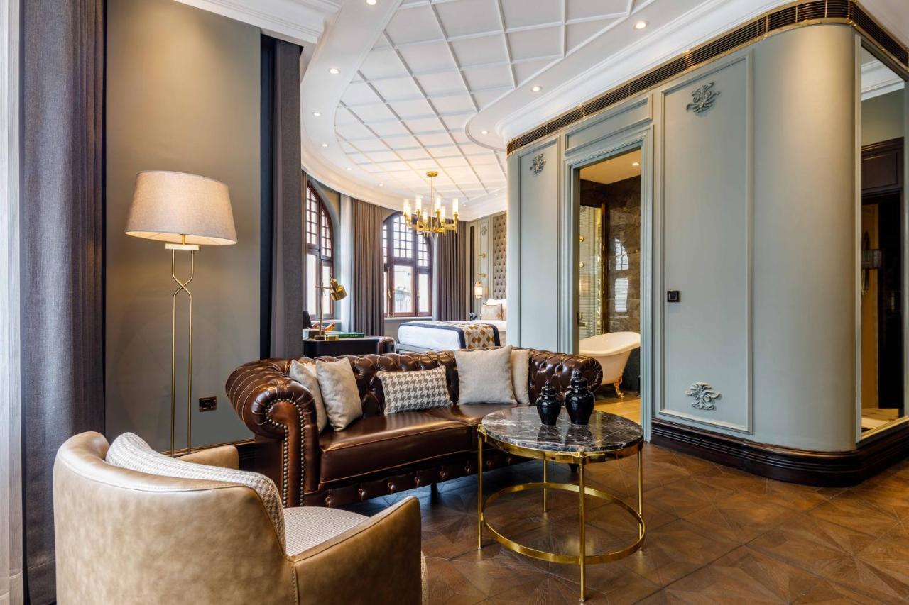 Cronton Design Hotel İstanbul Dış mekan fotoğraf The living room of a suite at The Ivy Hotel
