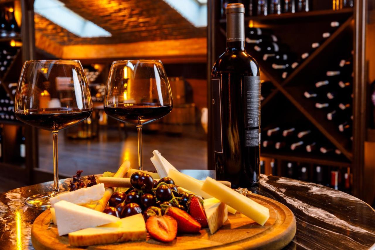Cronton Design Hotel İstanbul Dış mekan fotoğraf Wine and cheese