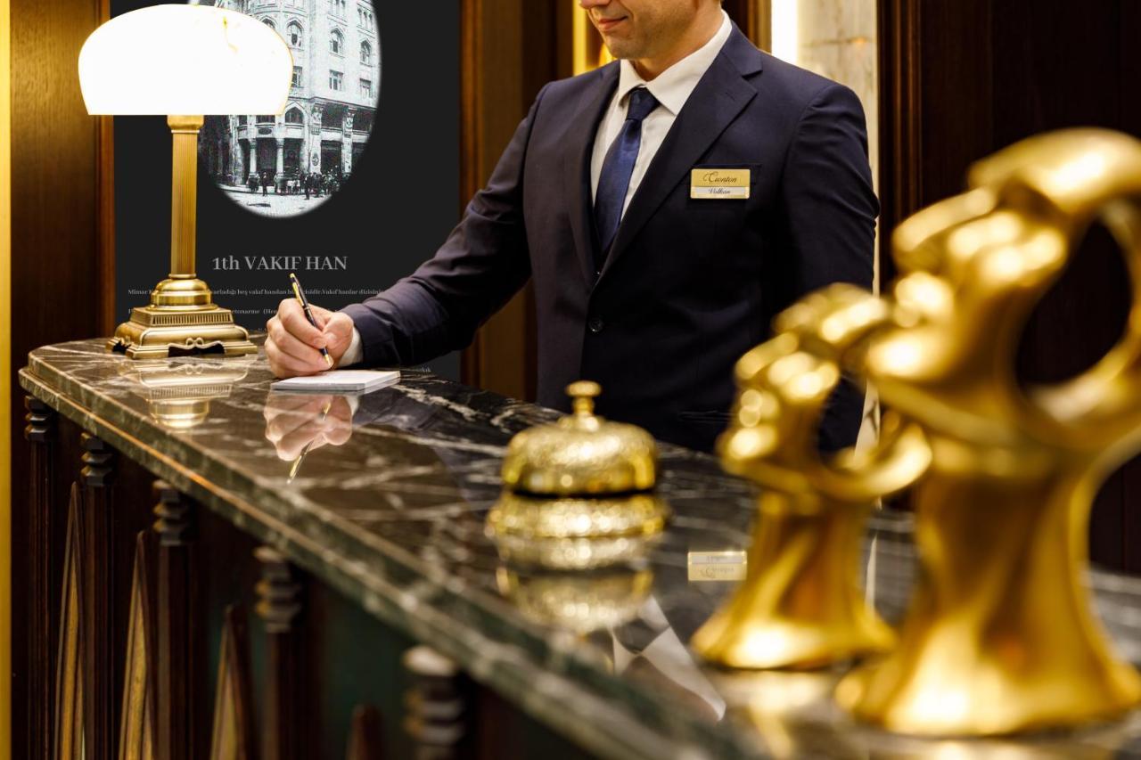 Cronton Design Hotel İstanbul Dış mekan fotoğraf Concierge at the 100 Vanderbilt Hotel